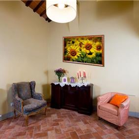 2 Bedroom Apartment with Terrace and Tuscan Views in Central Cortona, Sleeps 4